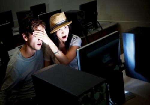 Dunia Makin Riang Intip Situs Porno