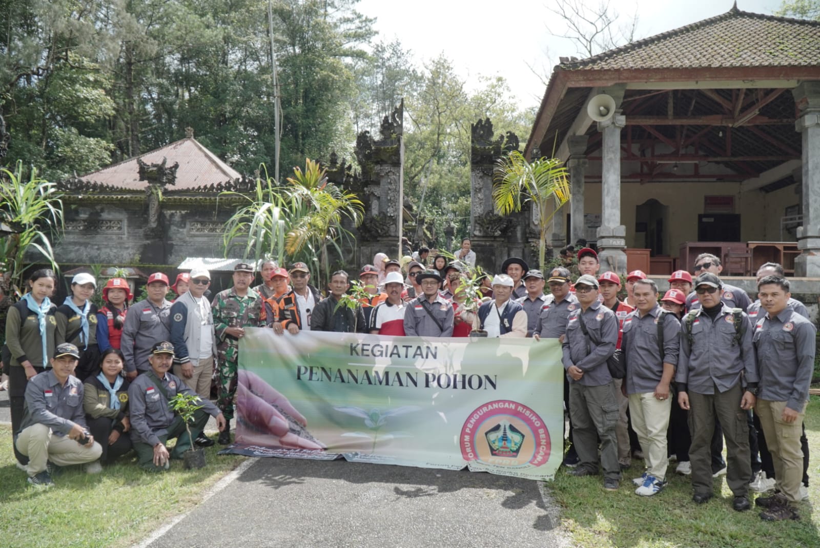 Ratusan Pohon Ditanam di Dua Lokasi dalam Upaya Pengurangan Risiko Bencana