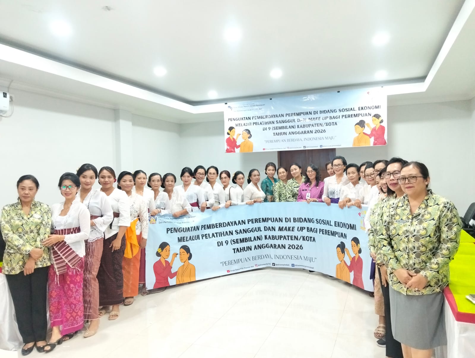 Tingkatkan Keterampilan dan Peluang Usaha, Forum Puspa Bangli Gelar Pelatihan Sanggul dan Make Up. 